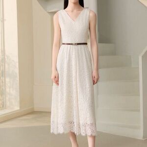 Sleeveless V-Neck Lace Maxi Dress in Cream